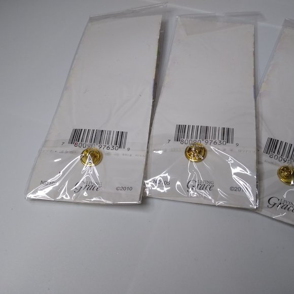 Set Of 4 Jesus Loves The Little Children, All The Children Of The World Pins - Picture 12 of 14